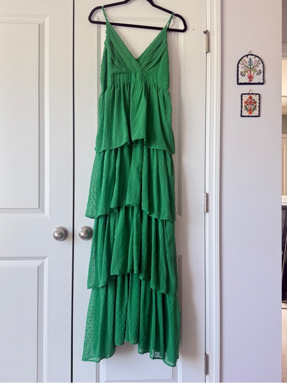 eesome Green Tiered Spaghetti-Strap Maxi Dress